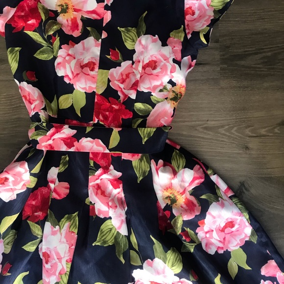 Shelby + Palmer floral pink shirt sleeve dress - Picture 7 of 11